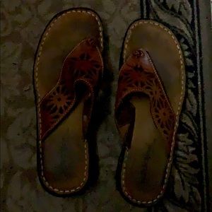 Naturalizer Leather and suede flip flops